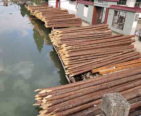 打樁木的堆放高度有限制嗎？